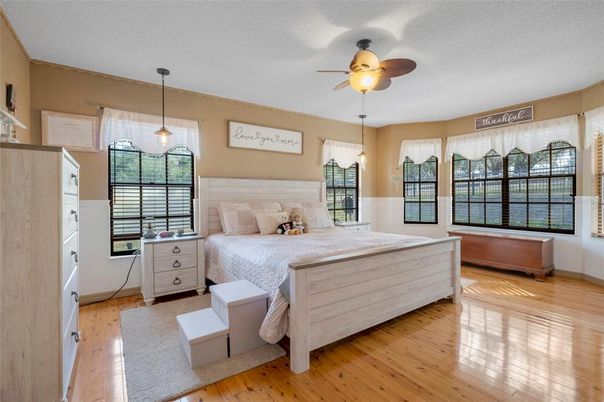 Bedroom, Interior, Pendant Lights, Wood Texture Flooring