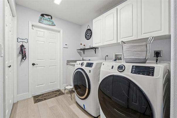 Interior, Washer, Wood Texture Flooring