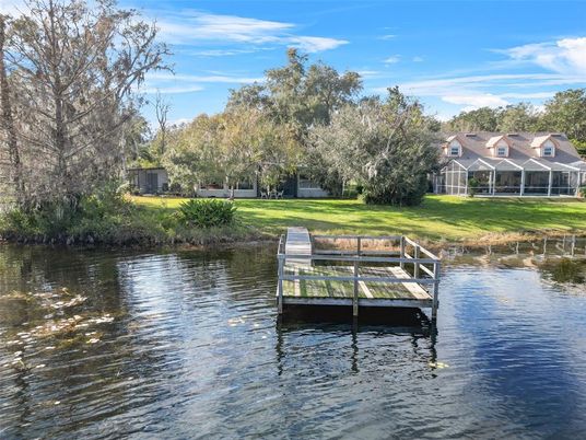 Exterior, Lake