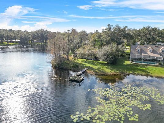 Exterior, Lake