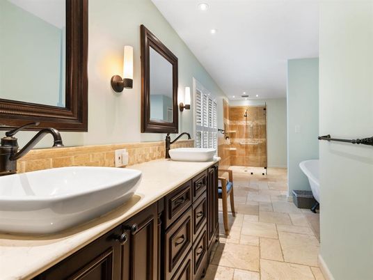 Bathroom, Dual Sink Vanities, Interior, Recessed Lighting