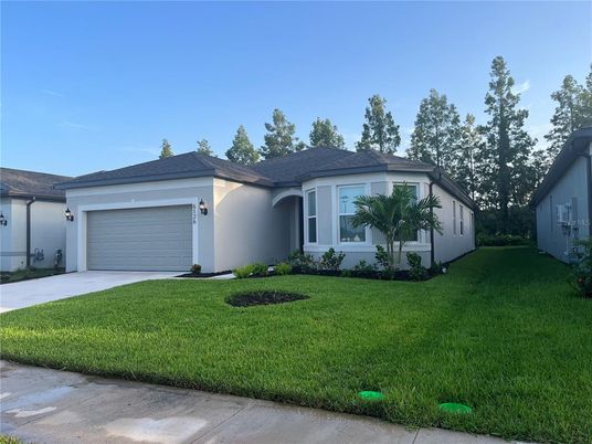 Attached, Exterior, Facade, Ranch