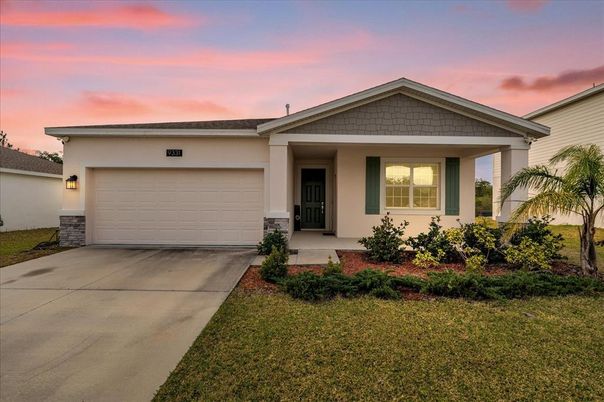 Attached, Exterior, Facade, American Craftsman