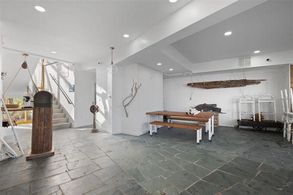 Game Room, Interior, Recessed Lighting