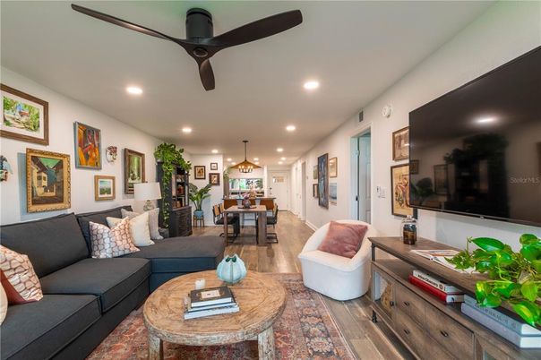 Dining room, Interior, Living room, Pendant Lights, Recessed Lighting, Wood Texture Flooring