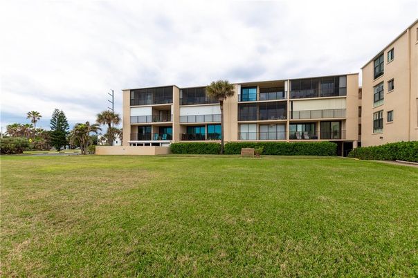 Backyard, Exterior, Facade, Modern
