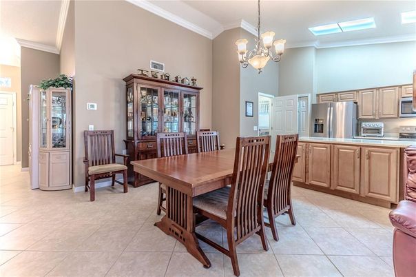 Chandelier, Dining room, Interior, Kitchen, Stainless Steel Appliances