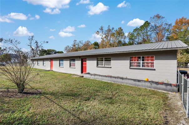 Exterior, Facade, Ranch