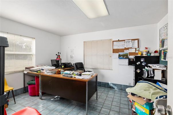 Home Office, Interior