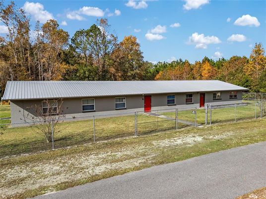 Exterior, Facade, Ranch