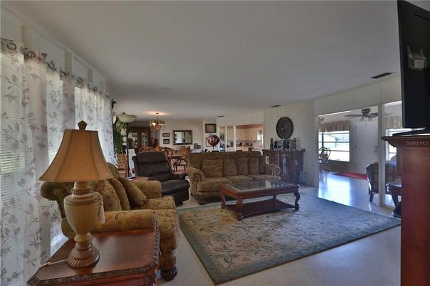 Chandelier, Dining room, Interior, Living room