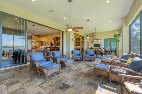 Dining room, Interior, Living room, Pendant Lights, Recessed Lighting, Water