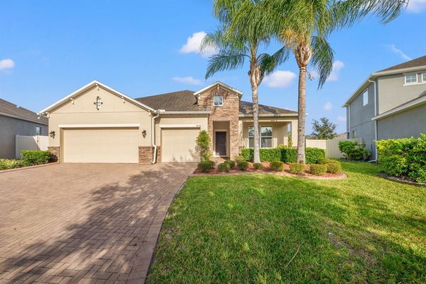 Attached, Exterior, Facade, Ranch