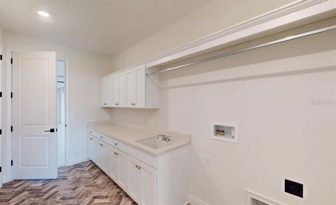 Interior, Recessed Lighting, Wood Texture Flooring