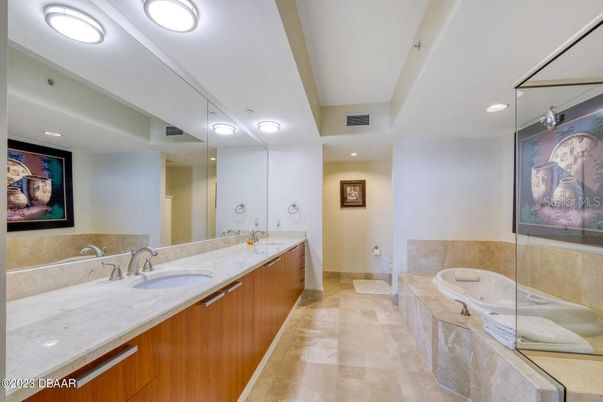 Bathroom, Dual Sink Vanities, Interior, Recessed Lighting