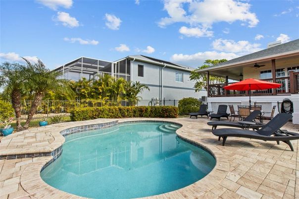 Exterior, Pool