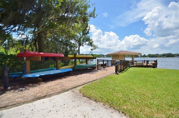 Exterior, Lake