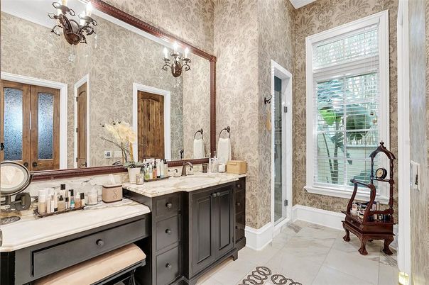 Bathroom, Dual Sink Vanities, Interior