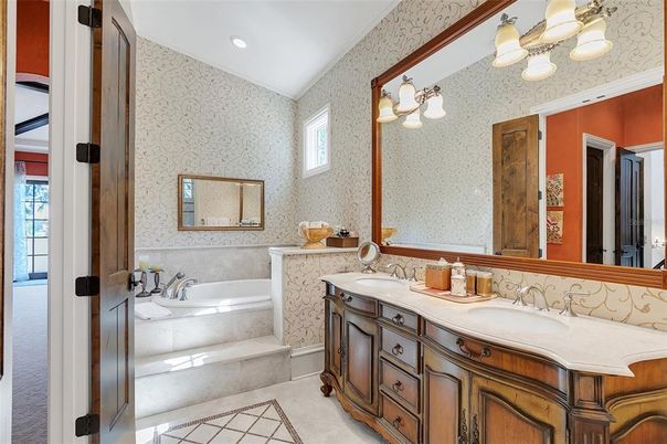 Bathroom, Dual Sink Vanities, Interior, Recessed Lighting