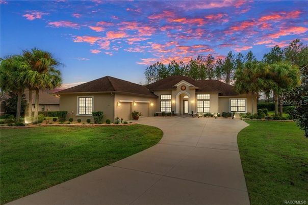 Backyard, Exterior, Facade, Ranch
