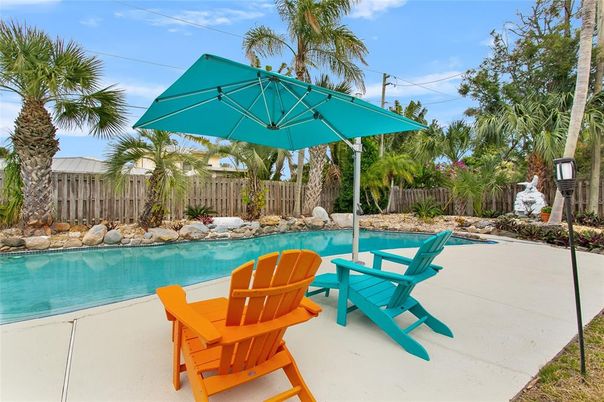 Exterior, Pool