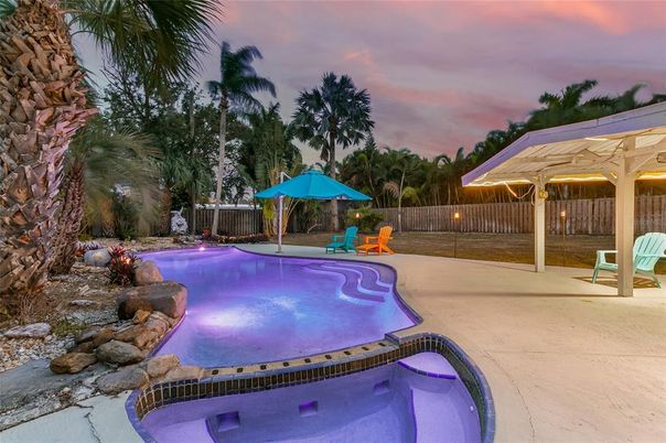 Exterior, Pool