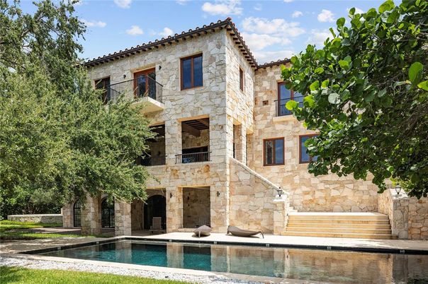Exterior, Facade, Pool, Mediterranean
