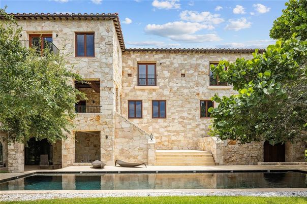 Exterior, Facade, Pool, Mediterranean