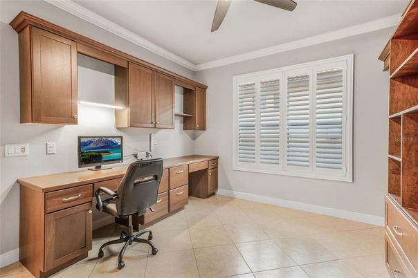 Home Office, Interior