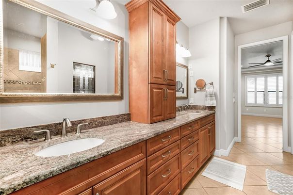 Bathroom, Dual Sink Vanities, Interior