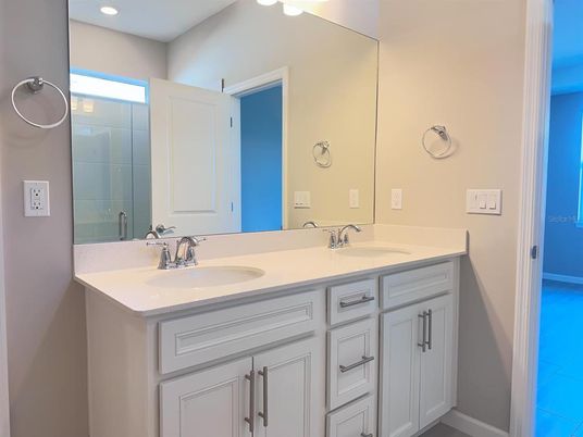 Bathroom, Dual Sink Vanities, Interior, Recessed Lighting