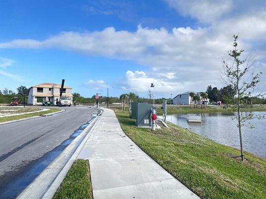 Exterior, Lake