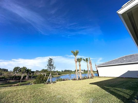 Exterior, Lake