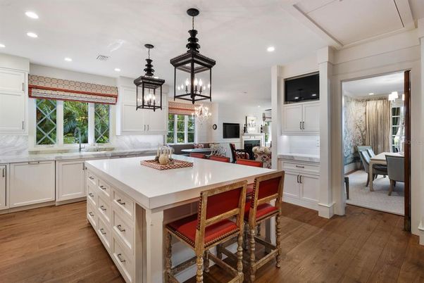 Chandelier, Dining room, Interior, Kitchen, Pendant Lights, Recessed Lighting, Wood Texture Flooring