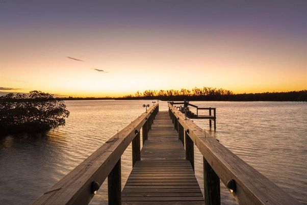 Exterior, Lake