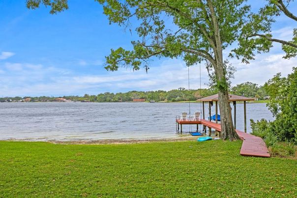 Exterior, Lake