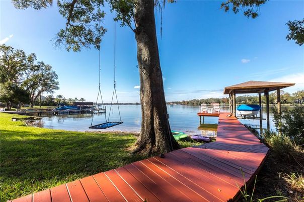 Exterior, Lake