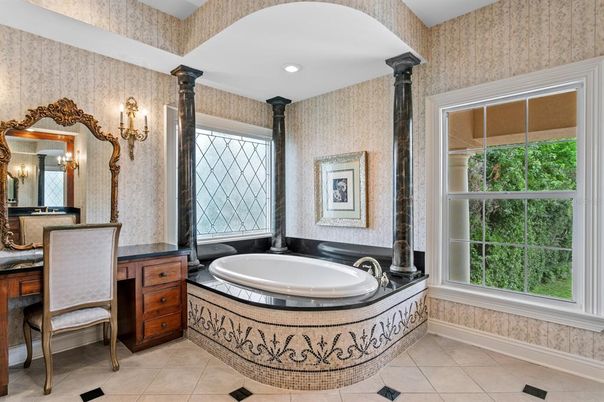 Bathroom, Interior, Recessed Lighting