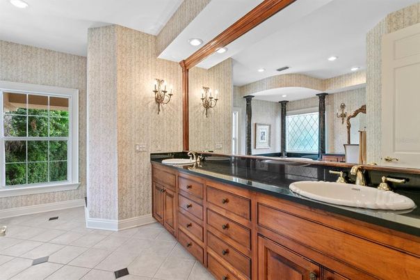 Bathroom, Dual Sink Vanities, Interior, Recessed Lighting