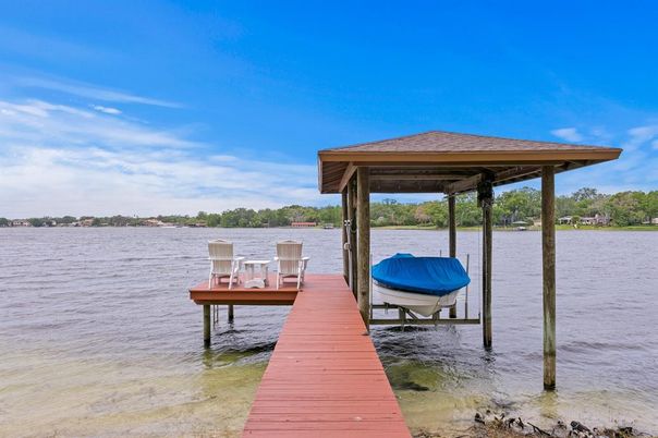 Exterior, Lake
