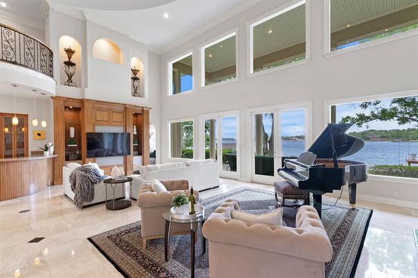 Interior, Living room, Piano, Recessed Lighting, Water