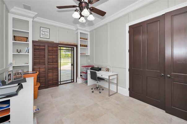 Home Office, Interior