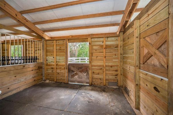Empty room, Interior, Wooden Beams, Wooden Walls