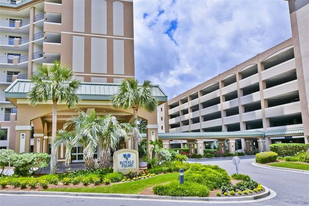 Exterior, Facade, Condo Building