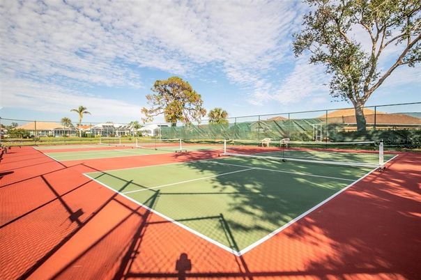 Exterior, Tennis Courts