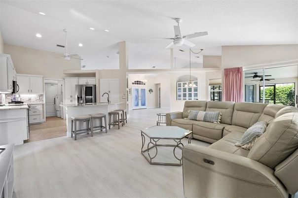 Interior, Kitchen, Living room, Pendant Lights, Recessed Lighting, Stainless Steel Appliances