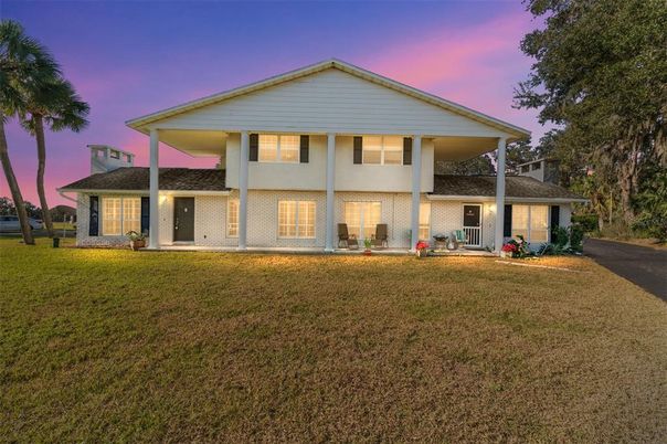 Backyard, Exterior, Facade, Split Level