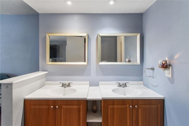 Bathroom, Dual Sink Vanities, Interior, Recessed Lighting