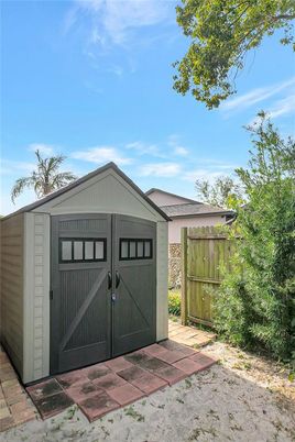 Detached Garage, Exterior