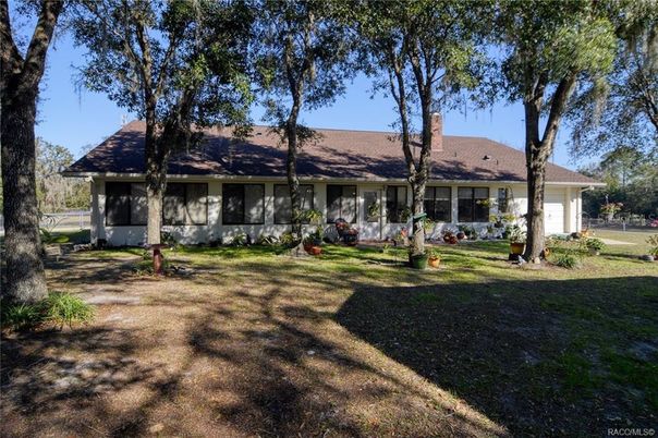 Backyard, Exterior, Facade, Ranch